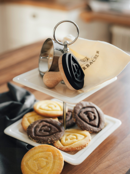 Etagere mit Durbacher Kekse und Stempel