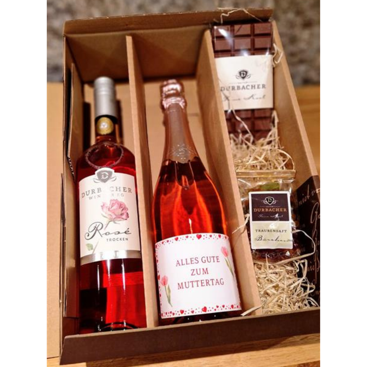 Rosé Wein, Rosé Sekt, Tafel Schokolade, Fruchtsaftbärchen