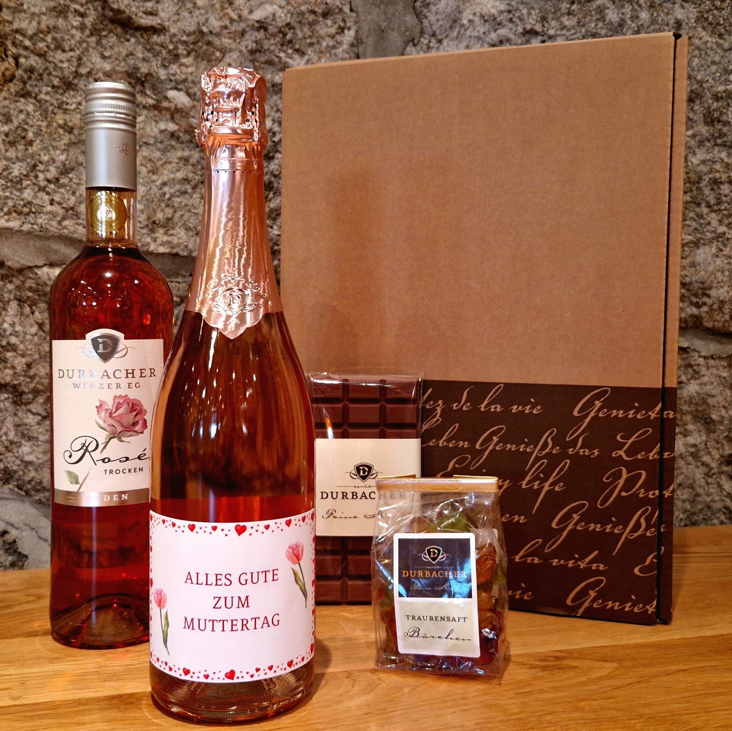 Rosé Wein, Rosé Sekt, Tafel Schokolade, Fruchtsaftbärchen
